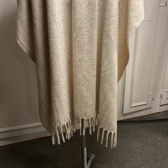 One Size Fits All Cream Wool Poncho - Picture 4 of 4
